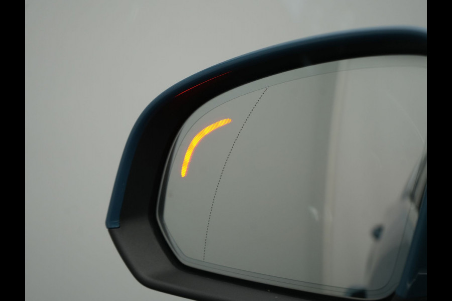 Volvo XC40 T5 Plus Bright PHEV 262pk Dealer O.H | Trekhaak Af Fabriek | Camera | Adaptive Cruise | Harman & Kardon | Lederen Sportstoelen Memory & Verwarmd | Keyless | Blis | Stuur Verwarmd | Navigatie | Virtual | 18"L.M | DAB |