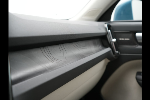 Volvo XC40 T5 Plus Bright PHEV 262pk Dealer O.H | Trekhaak Af Fabriek | Camera | Adaptive Cruise | Harman & Kardon | Lederen Sportstoelen Memory & Verwarmd | Keyless | Blis | Stuur Verwarmd | Navigatie | Virtual | 18"L.M | DAB |