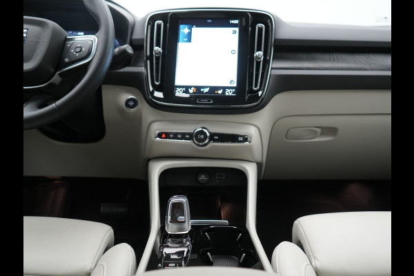 Volvo XC40 T5 Plus Bright PHEV 262pk Dealer O.H | Trekhaak Af Fabriek | Camera | Adaptive Cruise | Harman & Kardon | Lederen Sportstoelen Memory & Verwarmd | Keyless | Blis | Stuur Verwarmd | Navigatie | Virtual | 18"L.M | DAB |