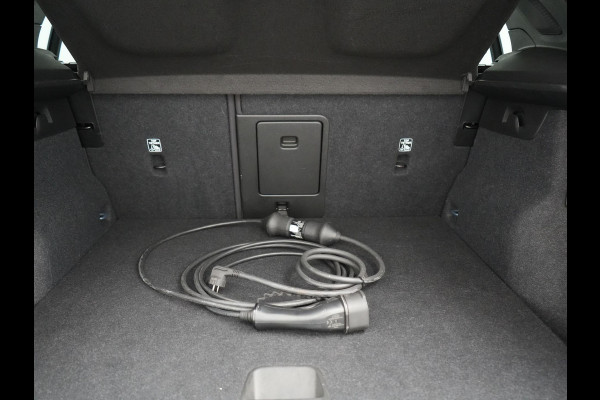 Volvo XC40 T5 Plus Bright PHEV 262pk Dealer O.H | Trekhaak Af Fabriek | Camera | Adaptive Cruise | Harman & Kardon | Lederen Sportstoelen Memory & Verwarmd | Keyless | Blis | Stuur Verwarmd | Navigatie | Virtual | 18"L.M | DAB |