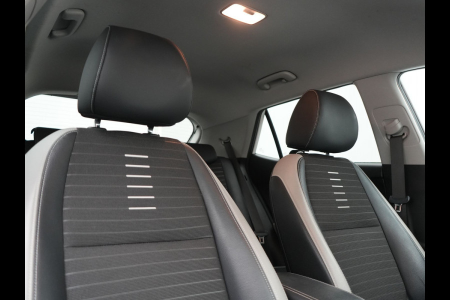 Kia Stonic 1.0 T-GDi Black Edition 99pk Handgeschakeld | Trekhaak Afn. | Camera | Apple Carplay | Cruise Control | Lane Assist | Navigatie | DAB |