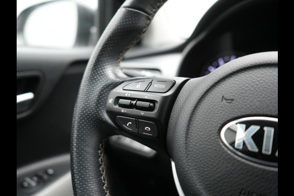 Kia Stonic 1.0 T-GDi Black Edition 99pk Handgeschakeld | Trekhaak Afn. | Camera | Apple Carplay | Cruise Control | Lane Assist | Navigatie | DAB |