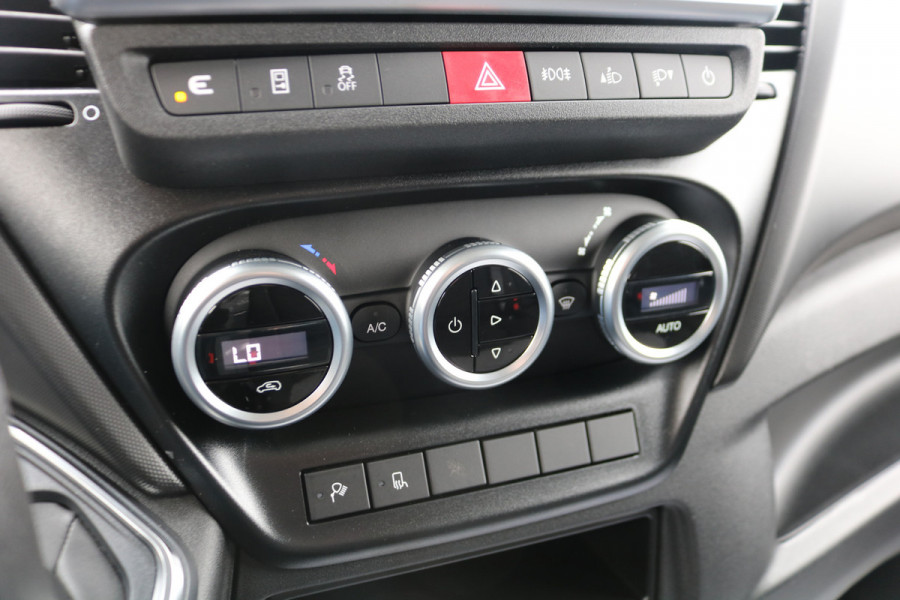 Iveco Daily 35S18 Hi-Matic L2 H2 Airco Navigatie Trekhaak Digitaal Dashboard (Voorraad in de Wal)