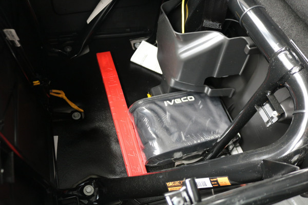 Iveco Daily 35S18 Hi-Matic L2 H2 Airco Navigatie Trekhaak Digitaal Dashboard (Voorraad in de Wal)