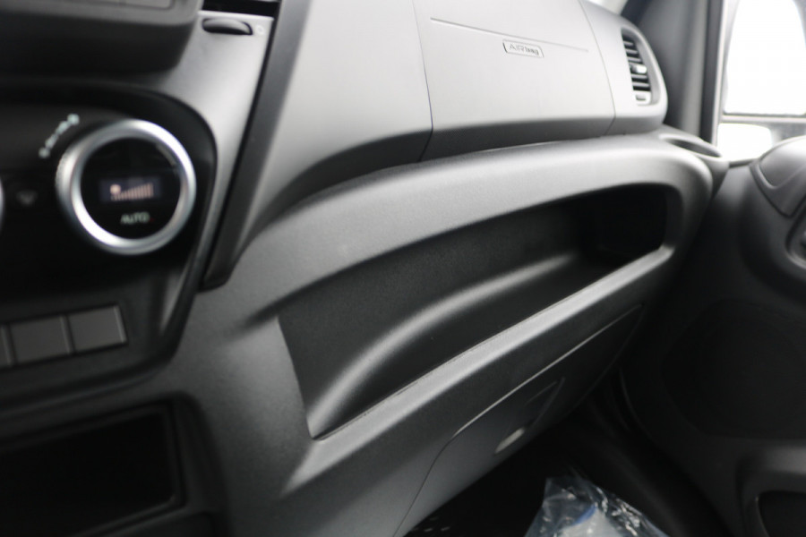 Iveco Daily 35S18 Hi-Matic L2 H2 Airco Navigatie Trekhaak Digitaal Dashboard (Voorraad in de Wal)