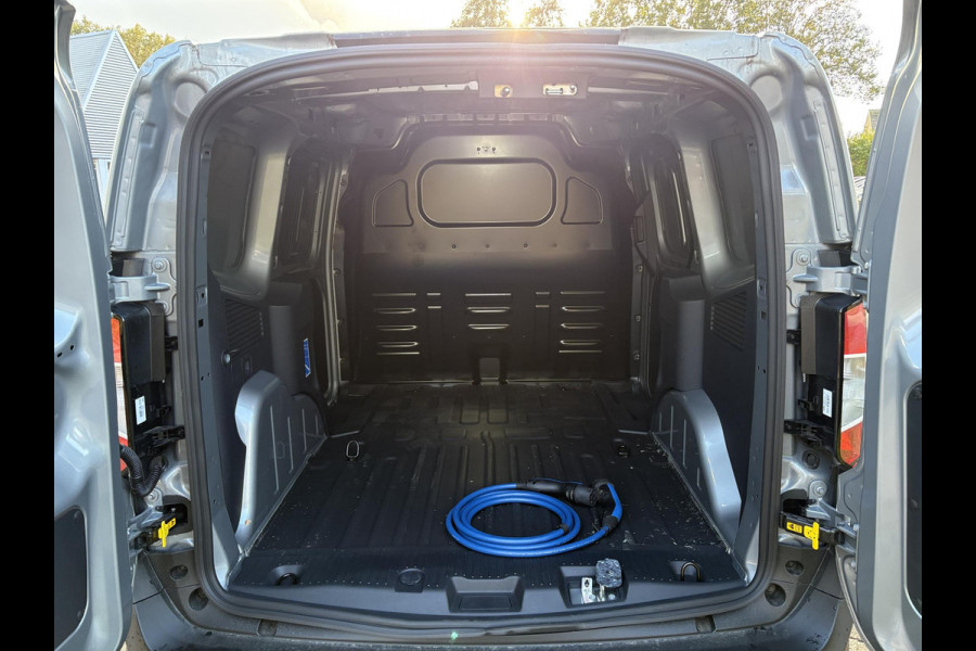 Ford E-Transit Courier Limited 44 kWh SCI | 136pk | Ford Voorraad | Driver Assistance Pack | Laadvloerbescherming | Trekhaak | LED Laadruimteverlichting