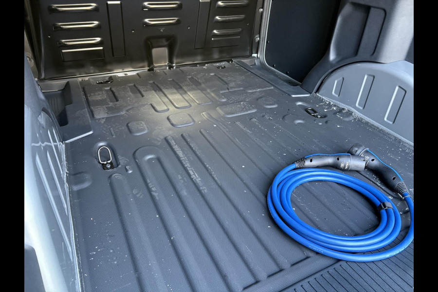 Ford E-Transit Courier Limited 44 kWh SCI | 136pk | Ford Voorraad | Driver Assistance Pack | Laadvloerbescherming | Trekhaak | LED Laadruimteverlichting