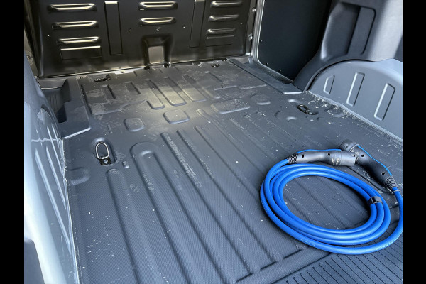 Ford E-Transit Courier Limited 44 kWh SCI | 136pk | Ford Voorraad | Driver Assistance Pack | Laadvloerbescherming | Trekhaak | LED Laadruimteverlichting