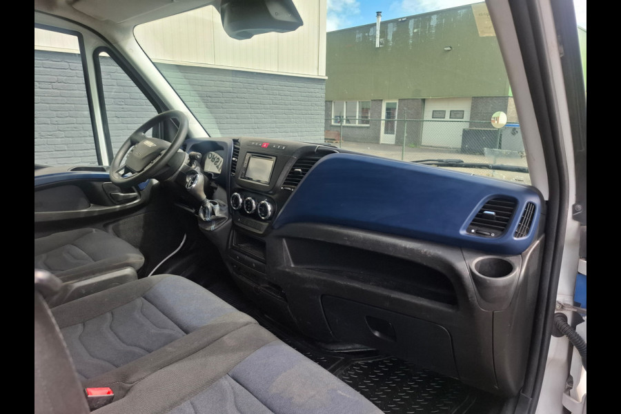 Iveco Daily 3.0I CNG AARDGAS Kraan wagen Open Laad bak AUT-6 HIAB 3-Pers. EURO 6 Navi Ecc Trekhaak Camera Blue power Alpine 2-Din Infotainment Sys. Bluetooth Opbergkasten Betonplex Vloer Compressed Natural Gas (CNG) EURO-6 375 35S14N Voertuig 1e Eigenaar Euro 6