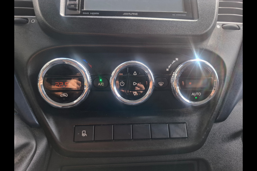 Iveco Daily 3.0I CNG AARDGAS Kraan wagen Open Laad bak AUT-6 HIAB 3-Pers. EURO 6 Navi Ecc Trekhaak Camera Blue power Alpine 2-Din Infotainment Sys. Bluetooth Opbergkasten Betonplex Vloer Compressed Natural Gas (CNG) EURO-6 375 35S14N Voertuig 1e Eigenaar Euro 6