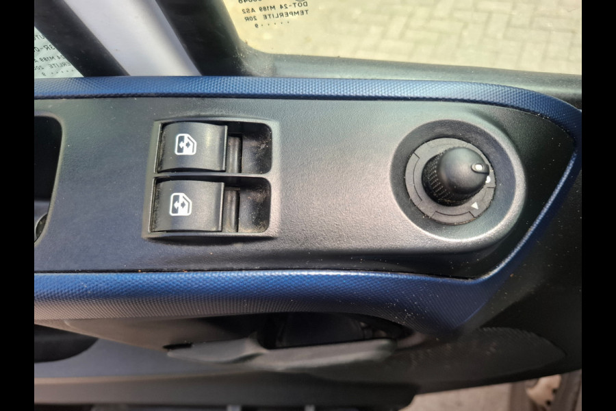 Iveco Daily 3.0I CNG AARDGAS Kraan wagen Open Laad bak AUT-6 HIAB 3-Pers. EURO 6 Navi Ecc Trekhaak Camera Blue power Alpine 2-Din Infotainment Sys. Bluetooth Opbergkasten Betonplex Vloer Compressed Natural Gas (CNG) EURO-6 375 35S14N Voertuig 1e Eigenaar Euro 6