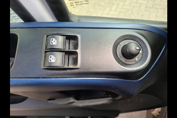 Iveco Daily 3.0I CNG AARDGAS Kraan wagen Open Laad bak AUT-6 HIAB 3-Pers. EURO 6 Navi Ecc Trekhaak Camera Blue power Alpine 2-Din Infotainment Sys. Bluetooth Opbergkasten Betonplex Vloer Compressed Natural Gas (CNG) EURO-6 375 35S14N Voertuig 1e Eigenaar Euro 6