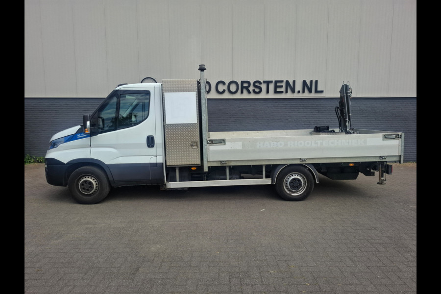 Iveco Daily 3.0I CNG AARDGAS Kraan wagen Open Laad bak AUT-6 HIAB 3-Pers. EURO 6 Navi Ecc Trekhaak Camera Blue power Alpine 2-Din Infotainment Sys. Bluetooth Opbergkasten Betonplex Vloer Compressed Natural Gas (CNG) EURO-6 375 35S14N Voertuig 1e Eigenaar Euro 6