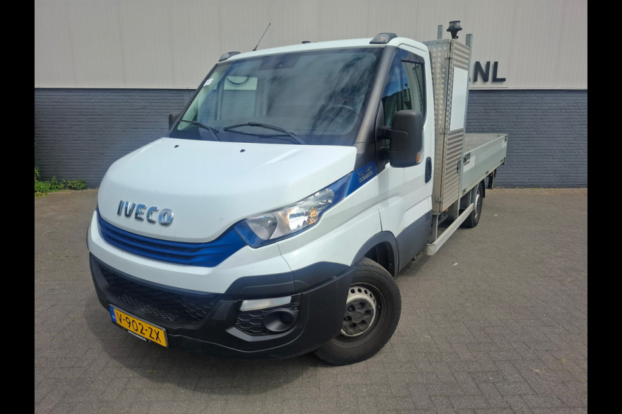 Iveco Daily 3.0I CNG AARDGAS Kraan wagen Open Laad bak AUT-6 HIAB 3-Pers. EURO 6 Navi Ecc Trekhaak Camera Blue power Alpine 2-Din Infotainment Sys. Bluetooth Opbergkasten Betonplex Vloer Compressed Natural Gas (CNG) EURO-6 375 35S14N Voertuig 1e Eigenaar Euro 6