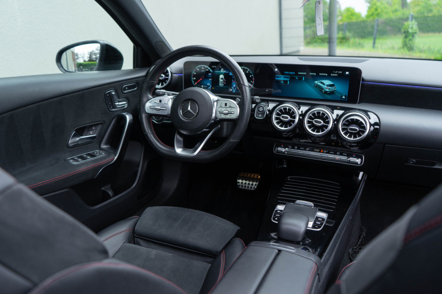 Mercedes-Benz A-Klasse 250 Premium Plus AMG-Line / Virtual Cockpit/ Cruise Control/ Panoramadak/
