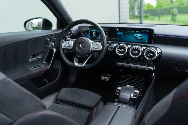Mercedes-Benz A-Klasse 250 Premium Plus AMG-Line / Virtual Cockpit/ Cruise Control/ Panoramadak/