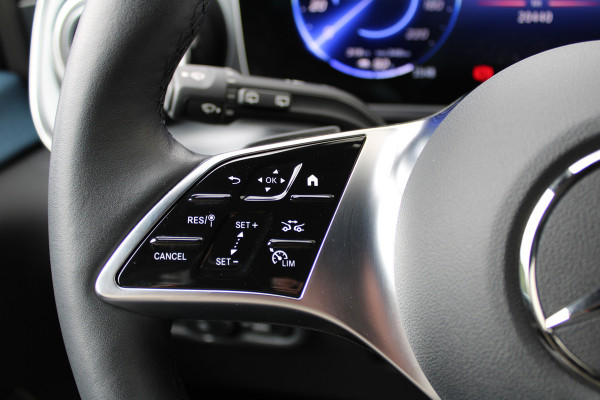 Mercedes-Benz Eqv 300 L2 / AMG / Luchtvering / 7-Persoons / Black Edition / Vol Opties / NIEUWSTAAT