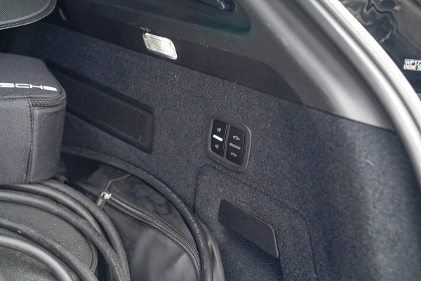 Porsche Cayenne 3.0 E-Hybrid | NIEUW MODEL | BTW | BOSE | Trekhaak | Panorama | Sport uitlaat | Camera | Matrix | Luchtvering |