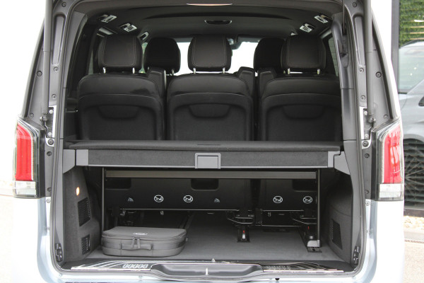 Mercedes-Benz Eqv 300 L2 / AMG / Luchtvering / 7-Persoons / Black Edition / 360 Camera / Vol Opties / NIEUWSTAAT