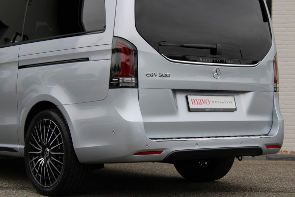 Mercedes-Benz Eqv 300 L2 / AMG / Luchtvering / 7-Persoons / Black Edition / 360 Camera / Vol Opties / NIEUWSTAAT