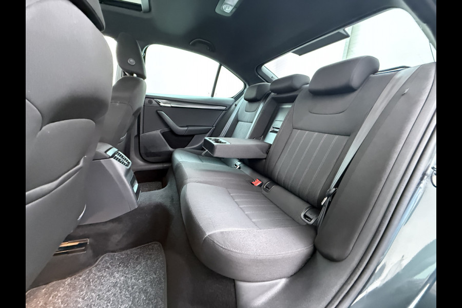 Škoda Octavia 1.5TSI 150PK Trekhaak Panoramadak Navi Ecc Apple Carplay Android Auto Greentech Business Edition Plus Stoelverwarming Cruise Control Isofix Lmv DAB 1e Eigenaar Origineel Nederlandse Auto