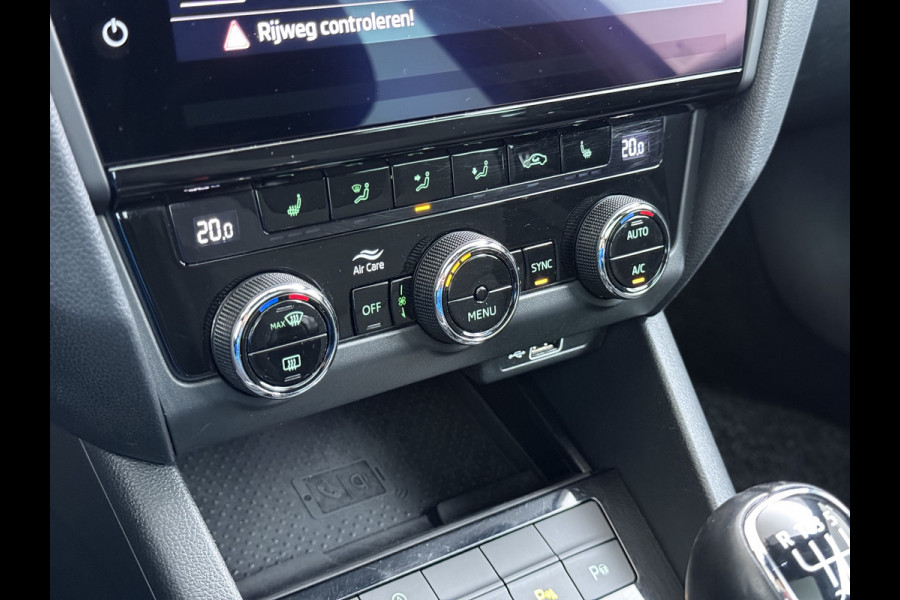 Škoda Octavia 1.5TSI 150PK Trekhaak Panoramadak Navi Ecc Apple Carplay Android Auto Greentech Business Edition Plus Stoelverwarming Cruise Control Isofix Lmv DAB 1e Eigenaar Origineel Nederlandse Auto