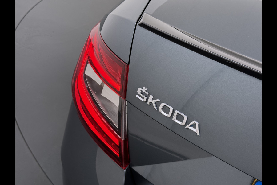Škoda Octavia 1.5TSI 150PK Trekhaak Panoramadak Navi Ecc Apple Carplay Android Auto Greentech Business Edition Plus Stoelverwarming Cruise Control Isofix Lmv DAB 1e Eigenaar Origineel Nederlandse Auto