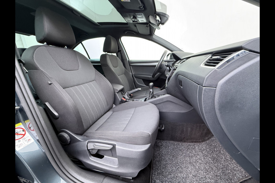 Škoda Octavia 1.5TSI 150PK Trekhaak Panoramadak Navi Ecc Apple Carplay Android Auto Greentech Business Edition Plus Stoelverwarming Cruise Control Isofix Lmv DAB 1e Eigenaar Origineel Nederlandse Auto