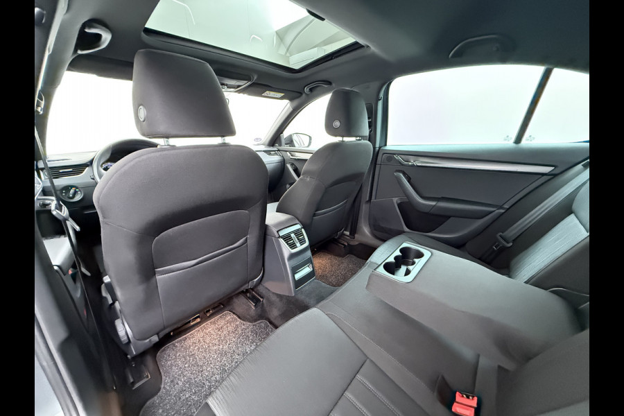 Škoda Octavia 1.5TSI 150PK Trekhaak Panoramadak Navi Ecc Apple Carplay Android Auto Greentech Business Edition Plus Stoelverwarming Cruise Control Isofix Lmv DAB 1e Eigenaar Origineel Nederlandse Auto
