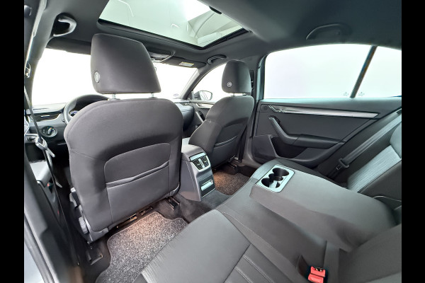 Škoda Octavia 1.5TSI 150PK Trekhaak Panoramadak Navi Ecc Apple Carplay Android Auto Greentech Business Edition Plus Stoelverwarming Cruise Control Isofix Lmv DAB 1e Eigenaar Origineel Nederlandse Auto