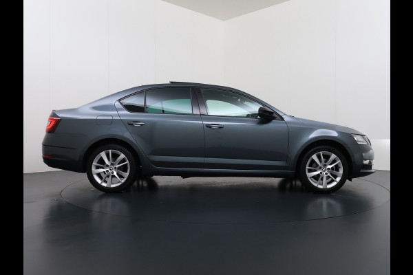 Škoda Octavia 1.5TSI 150PK Trekhaak Panoramadak Navi Ecc Apple Carplay Android Auto Greentech Business Edition Plus Stoelverwarming Cruise Control Isofix Lmv DAB 1e Eigenaar Origineel Nederlandse Auto