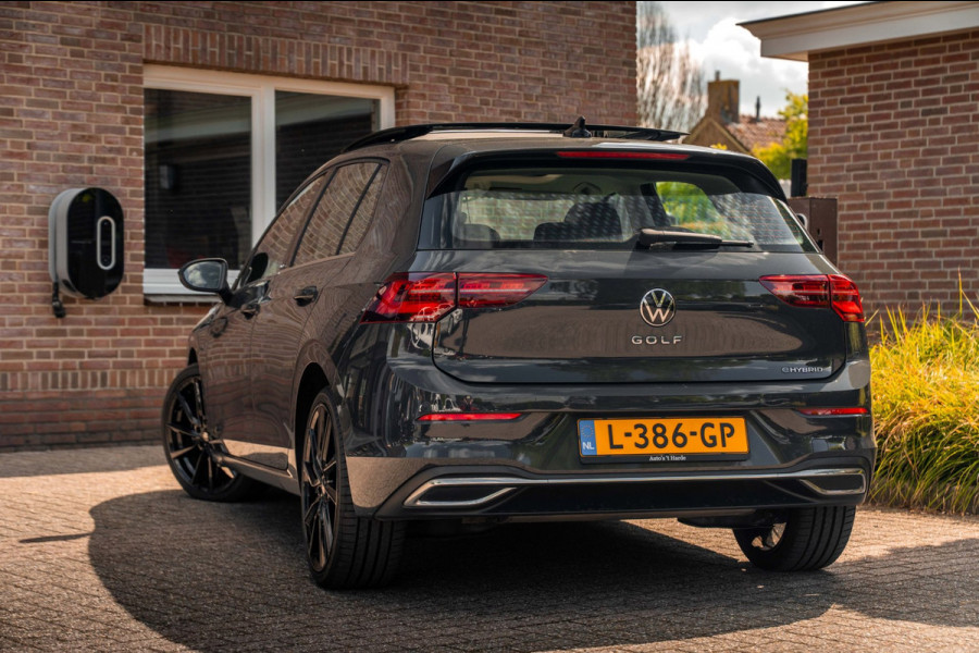 Volkswagen Golf 1.4 eHybrid 204 PK 1e Eig R-Line Pano Massage Adaptive 19''