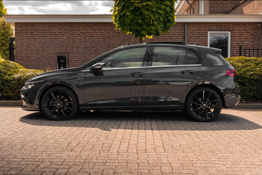 Volkswagen Golf 1.4 eHybrid 204 PK 1e Eig R-Line Pano Massage Adaptive 19''