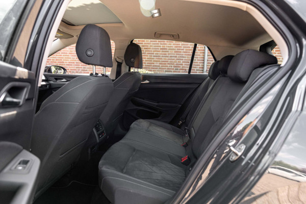 Volkswagen Golf 1.4 eHybrid 204 PK 1e Eig R-Line Pano Massage Adaptive 19''