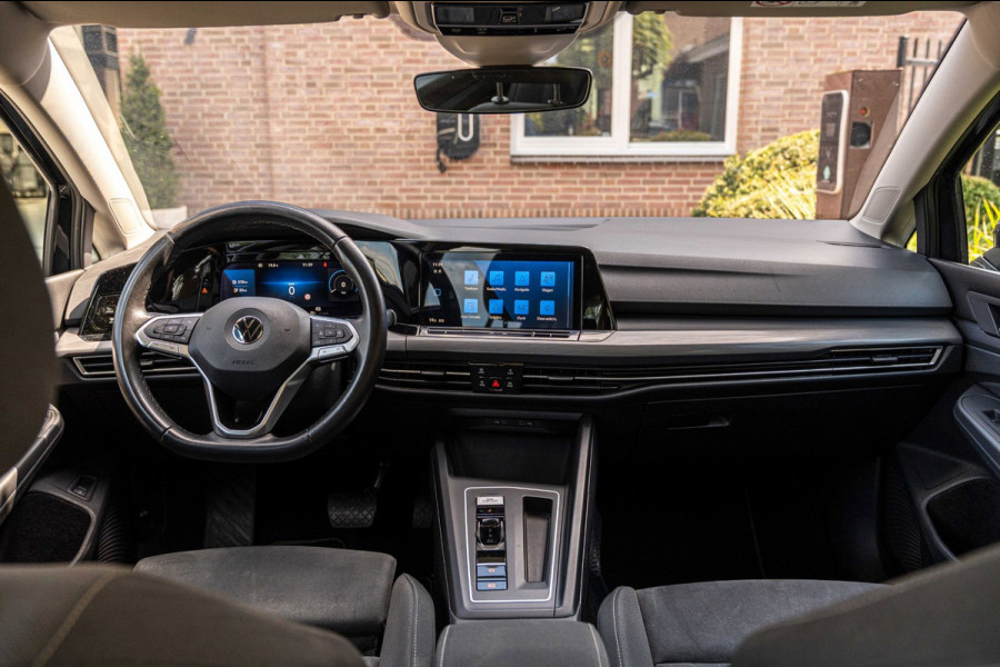 Volkswagen Golf 1.4 eHybrid 204 PK 1e Eig R-Line Pano Massage Adaptive 19''