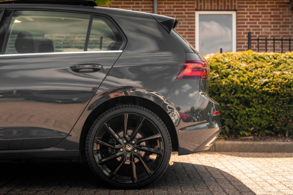 Volkswagen Golf 1.4 eHybrid 204 PK 1e Eig R-Line Pano Massage Adaptive 19''