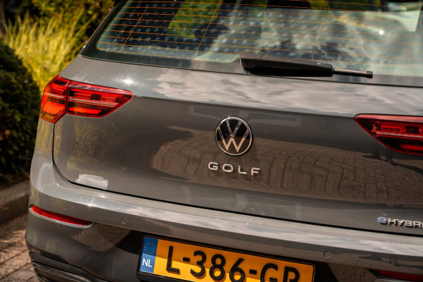 Volkswagen Golf 1.4 eHybrid 204 PK 1e Eig R-Line Pano Massage Adaptive 19''