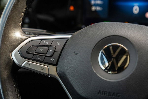 Volkswagen Golf 1.4 eHybrid 204 PK 1e Eig R-Line Pano Massage Adaptive 19''