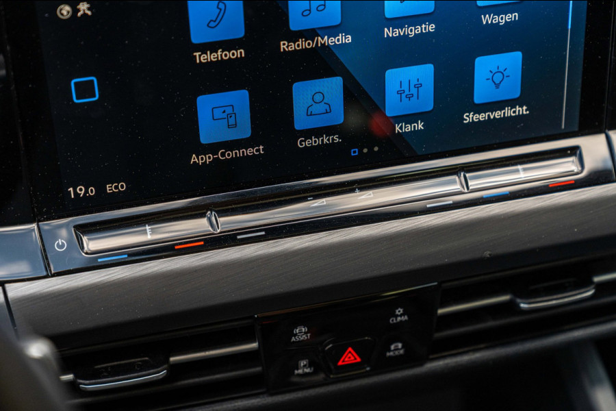 Volkswagen Golf 1.4 eHybrid 204 PK 1e Eig R-Line Pano Massage Adaptive 19''