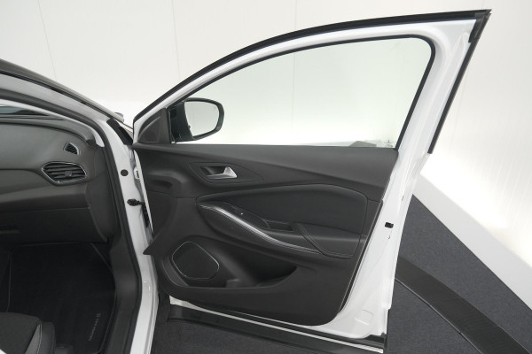 Opel Grandland X 130 Turbo AT8 Business Elegance | Trekhaak | Elektrische Kofferklep | Camera | Apple Carplay