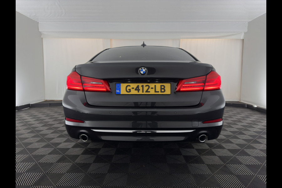 BMW 5 Serie 530e iPerformance eDrive Edition (Plug-In) (INCL-BTW) Aut. *LEATHER | FULL-LED | SOFTCLOSE | TOPVIEW | MEMORY-PACK | DIGI-COCKPIT | NAVI-FULLMAP | HEATED-COMFORTSEATS | HEAD-UP | PRIVACY-GLASS | ECC | PDC | 18''ALU*