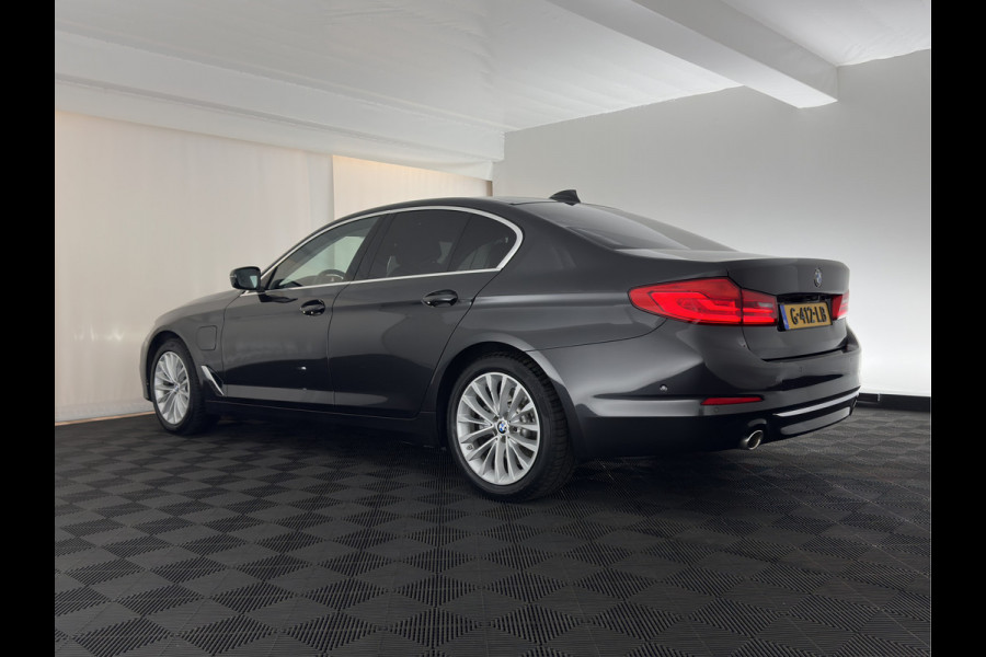 BMW 5 Serie 530e iPerformance eDrive Edition (Plug-In) (INCL-BTW) Aut. *LEATHER | FULL-LED | SOFTCLOSE | TOPVIEW | MEMORY-PACK | DIGI-COCKPIT | NAVI-FULLMAP | HEATED-COMFORTSEATS | HEAD-UP | PRIVACY-GLASS | ECC | PDC | 18''ALU*