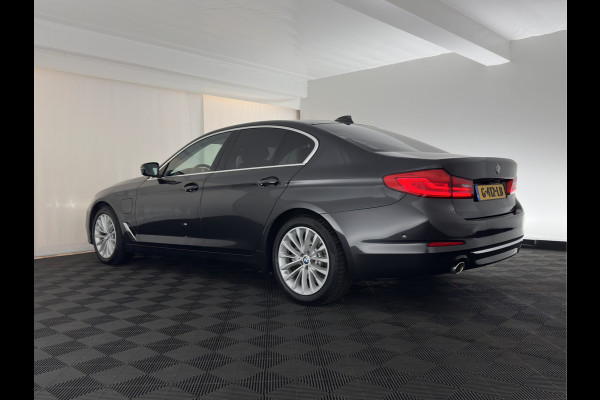 BMW 5 Serie 530e iPerformance eDrive Edition (Plug-In) (INCL-BTW) Aut. *LEATHER | FULL-LED | SOFTCLOSE | TOPVIEW | MEMORY-PACK | DIGI-COCKPIT | NAVI-FULLMAP | HEATED-COMFORTSEATS | HEAD-UP | PRIVACY-GLASS | ECC | PDC | 18''ALU*