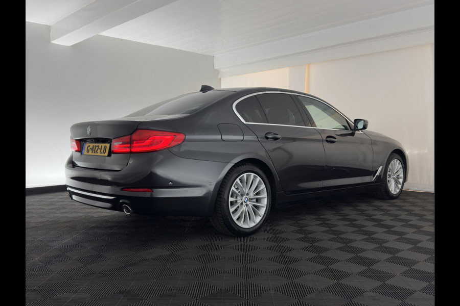 BMW 5 Serie 530e iPerformance eDrive Edition (Plug-In) (INCL-BTW) Aut. *LEATHER | FULL-LED | SOFTCLOSE | TOPVIEW | MEMORY-PACK | DIGI-COCKPIT | NAVI-FULLMAP | HEATED-COMFORTSEATS | HEAD-UP | PRIVACY-GLASS | ECC | PDC | 18''ALU*