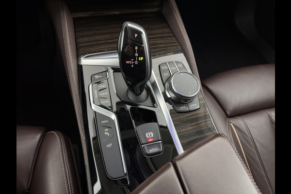 BMW 5 Serie 530e iPerformance eDrive Edition (Plug-In) (INCL-BTW) Aut. *LEATHER | FULL-LED | SOFTCLOSE | TOPVIEW | MEMORY-PACK | DIGI-COCKPIT | NAVI-FULLMAP | HEATED-COMFORTSEATS | HEAD-UP | PRIVACY-GLASS | ECC | PDC | 18''ALU*