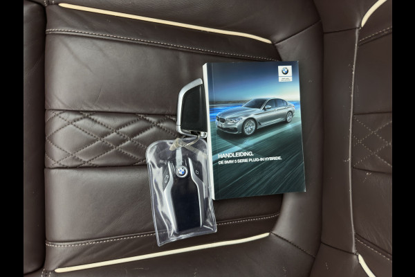BMW 5 Serie 530e iPerformance eDrive Edition (Plug-In) (INCL-BTW) Aut. *LEATHER | FULL-LED | SOFTCLOSE | TOPVIEW | MEMORY-PACK | DIGI-COCKPIT | NAVI-FULLMAP | HEATED-COMFORTSEATS | HEAD-UP | PRIVACY-GLASS | ECC | PDC | 18''ALU*