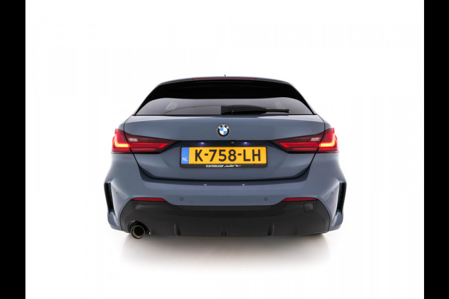 BMW 1-serie 118i M-Sportpack Executive Edition (INCL-BTW) *M-SPORT-CUPSEATS | FULL-LED | DIGI-COCKPIT | HIFI-SOUND | CAMERA | NAVI-FULLMAP | AMBIENTLIGHT | PRIVACY-GLASS | ECC | CARBON-INLAY | PDC | CRUISE | 18''ALU*
