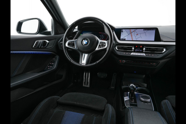 BMW 1-serie 118i M-Sportpack Executive Edition (INCL-BTW) *M-SPORT-CUPSEATS | FULL-LED | DIGI-COCKPIT | HIFI-SOUND | CAMERA | NAVI-FULLMAP | AMBIENTLIGHT | PRIVACY-GLASS | ECC | CARBON-INLAY | PDC | CRUISE | 18''ALU*