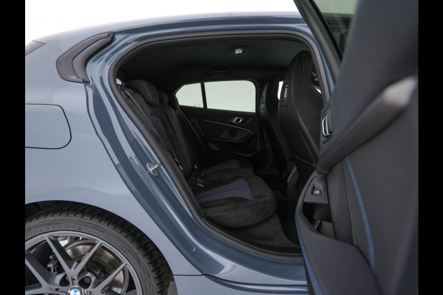 BMW 1-serie 118i M-Sportpack Executive Edition (INCL-BTW) *M-SPORT-CUPSEATS | FULL-LED | DIGI-COCKPIT | HIFI-SOUND | CAMERA | NAVI-FULLMAP | AMBIENTLIGHT | PRIVACY-GLASS | ECC | CARBON-INLAY | PDC | CRUISE | 18''ALU*
