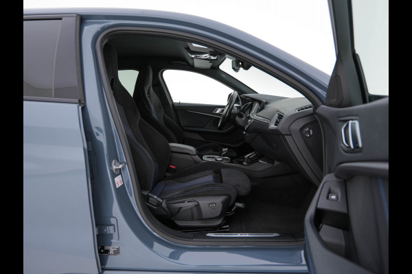 BMW 1-serie 118i M-Sportpack Executive Edition (INCL-BTW) *M-SPORT-CUPSEATS | FULL-LED | DIGI-COCKPIT | HIFI-SOUND | CAMERA | NAVI-FULLMAP | AMBIENTLIGHT | PRIVACY-GLASS | ECC | CARBON-INLAY | PDC | CRUISE | 18''ALU*